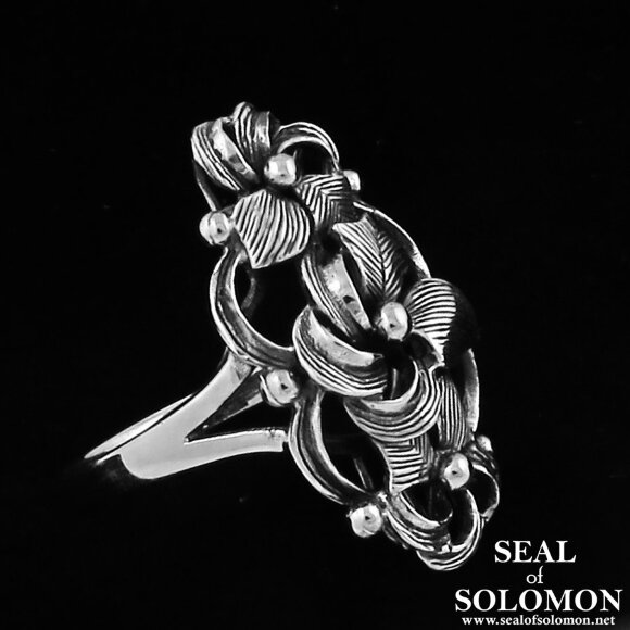 Flower Ring With Three Flower Knots Made Up of Sterling Silver 1
