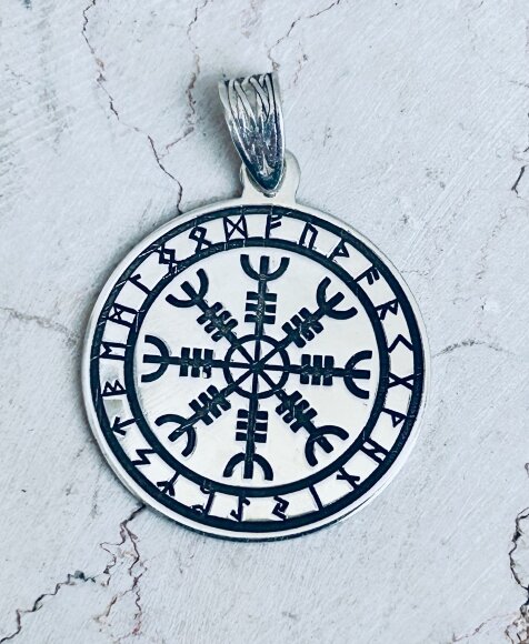 Pendant runic circle with helm of terror